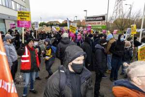 Yorkshirerose_counterprotest_standuptoracism_rotherham_001