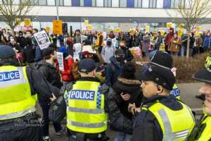 Yorkshirerose_counterprotest_standuptoracism_rotherham_011