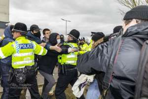 Yorkshirerose_counterprotest_standuptoracism_rotherham_014