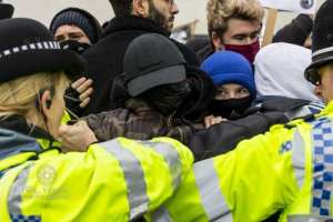 Yorkshirerose_counterprotest_standuptoracism_rotherham_018