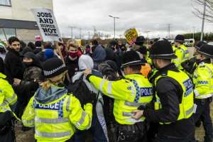 Yorkshirerose_counterprotest_standuptoracism_rotherham_019