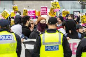 Yorkshirerose_counterprotest_standuptoracism_rotherham_024
