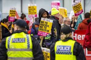 Yorkshirerose_counterprotest_standuptoracism_rotherham_025