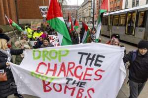 dropchargesnotbombs_protest_Manchester_011