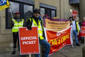Courtsstaff_strike_Bradford_003